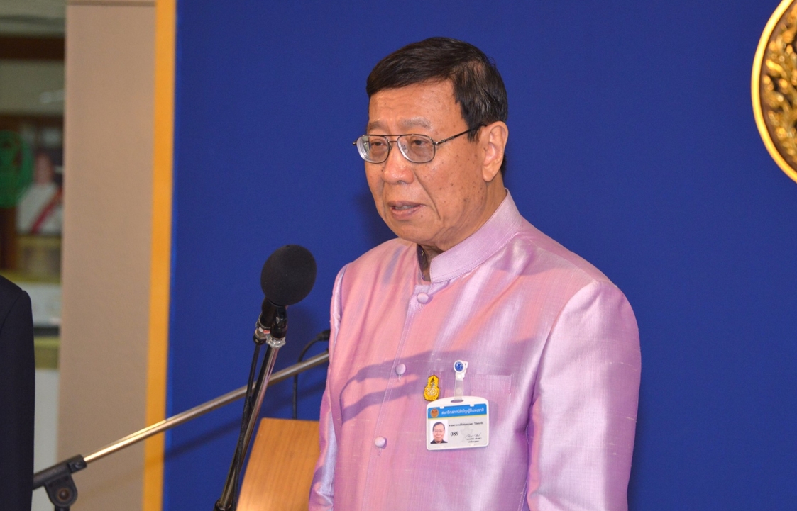 “พรเพชร” เตือน สนช.วางตัวให้ดี หลังนายกฯตำหนิคนหลับ ขณะถกงบปี’62