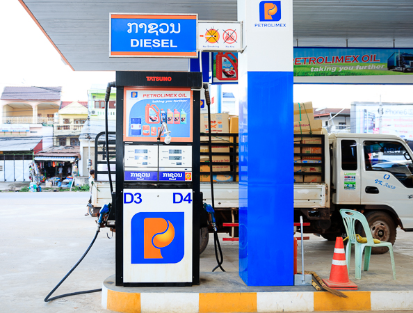 “สปป.ลาว” พิจารณาลดค่าธรรมเนียมน้ำมัน หวังอุ้มราคาบรรเทาภาระประชาชน
