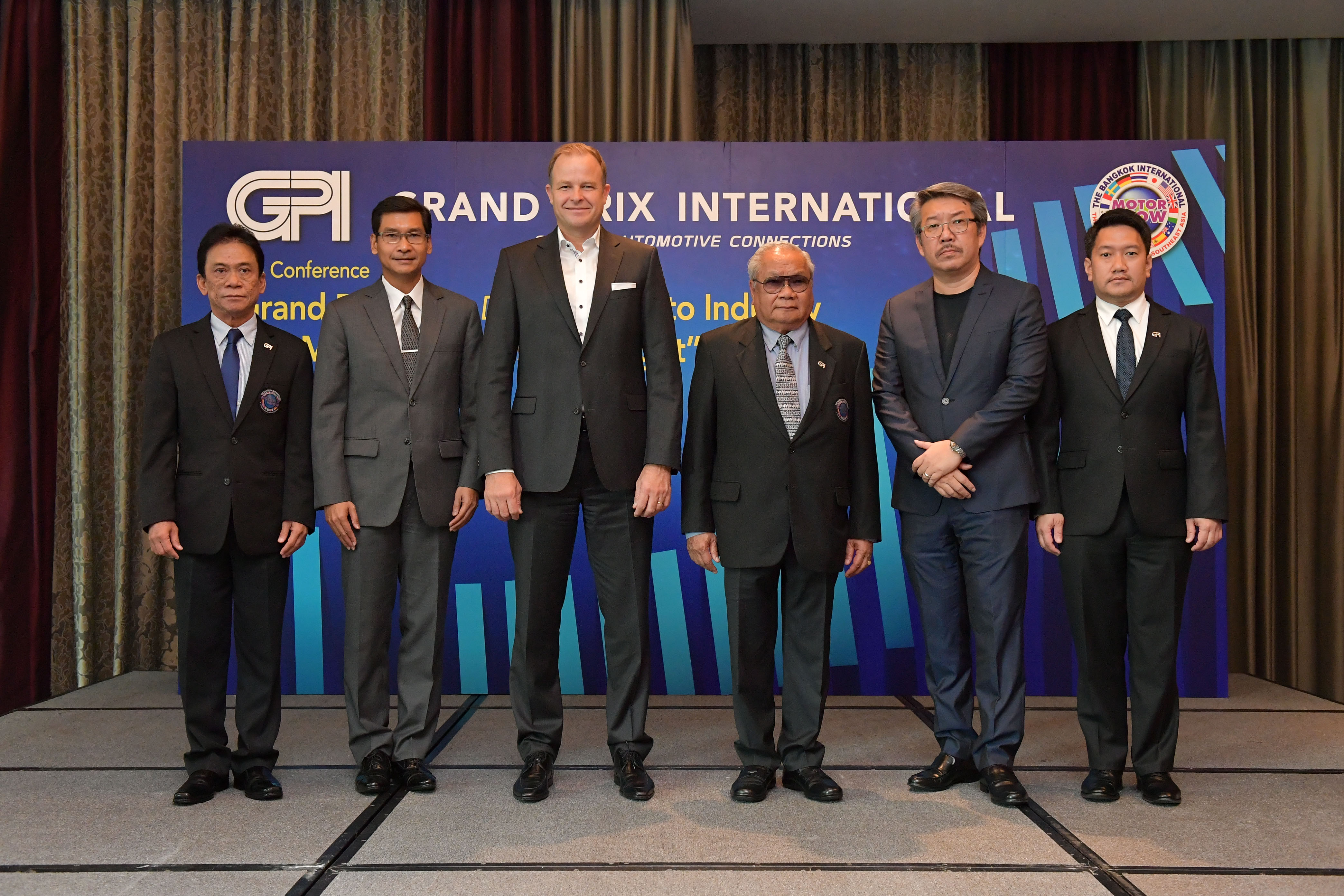 กรังด์ปรีซ์ เผยผลสำรวจกลุ่มตัวอย่างเดินงานมอเตอร์โชว์ 30% เป็นพนักงานมีรายได้ 3-5 หมื่นบาทต่อเดือน