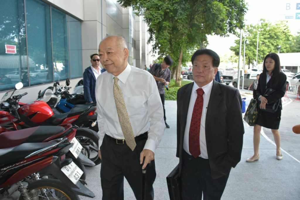 ลุ้นคำพิพากษา “สุรพงษ์” ออกหนังสือเดินทาง “ทักษิณ” เจ้าตัวยันทำหน้าที่ตรงไปตรงมา