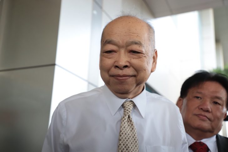ศาลฎีกาฯจำคุก “สุรพงษ์” 2 ปี ไม่รอลงอาญา คดีออกพาสปอร์ตให้ “ทักษิณ”