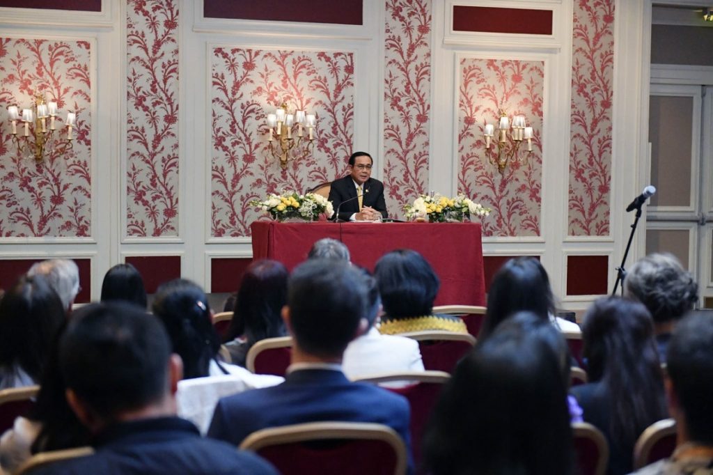นายกฯ พบคนไทยในฝรั่งเศส ระบุ ในหลวง ร.10 ทรงห่วงใย ทรงอยากเห็นปชช.อยู่ดีกินดี-บ้านเมืองสงบ