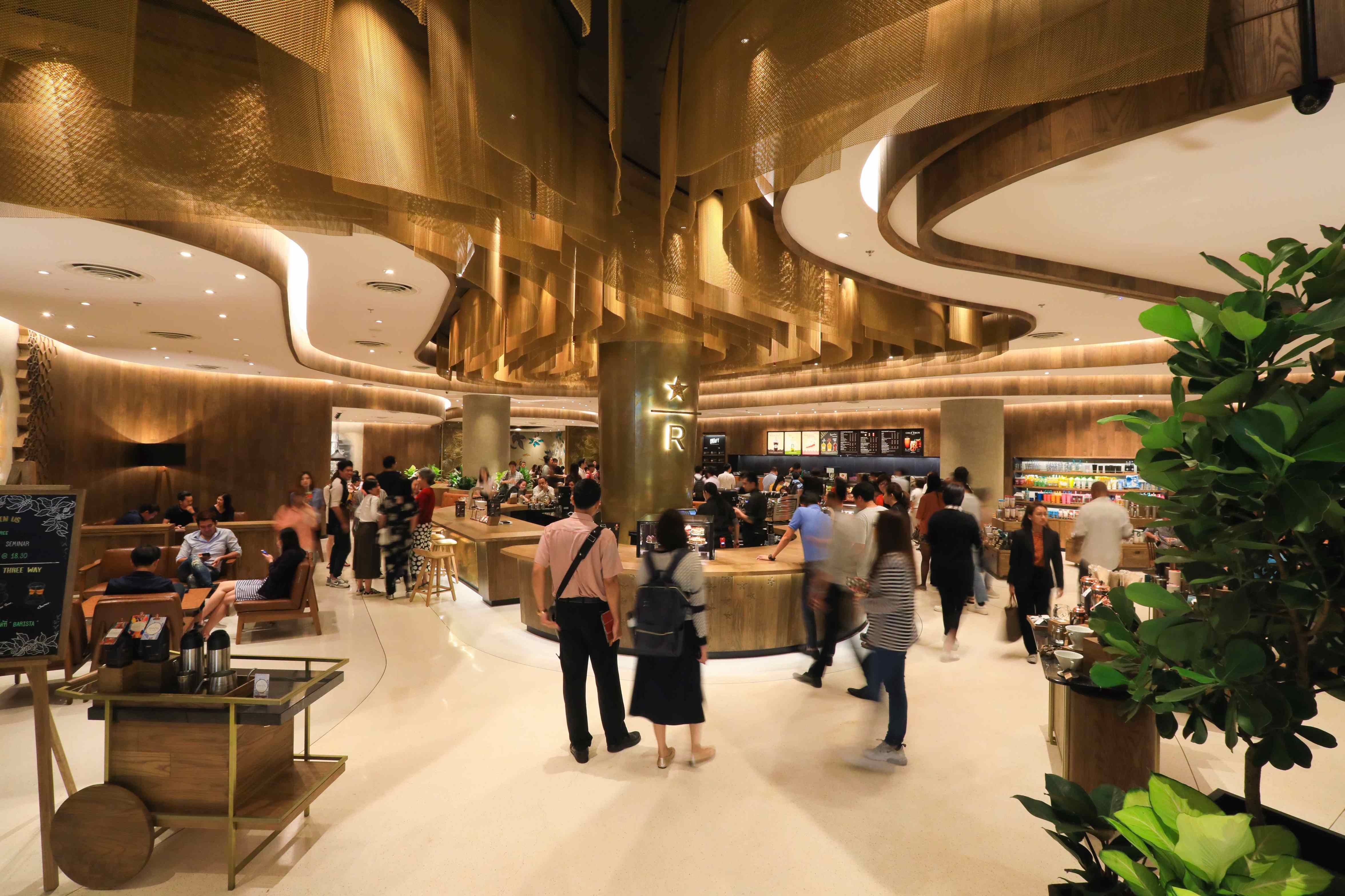 สตาร์บัคส์ เซ็นทรัลเวิลด์ ใหญ่สุด ใหม่สุด พิเศษสุดในเมืองไทย