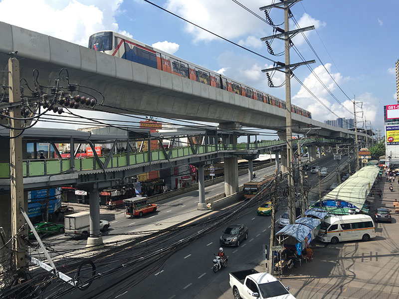จัดระเบียบหน้าบ้านให้น่ามอง รับรถไฟฟ้ามาหานะเธอ