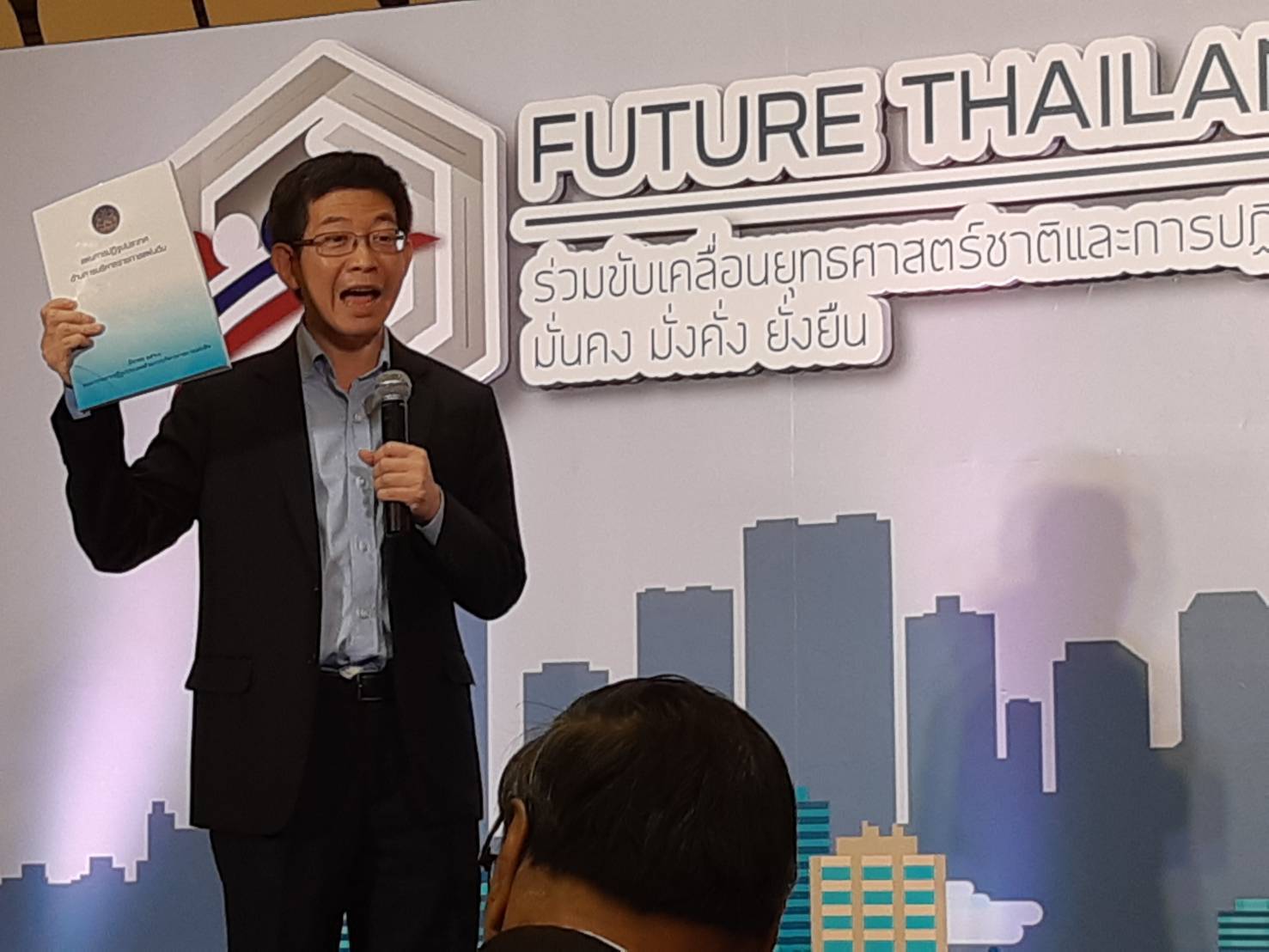 “กอบศักดิ์” แจงไทม์ไลน์ 6 โครงการยักษ์ ใน EEC ดึงต่างชาติลงทุน คาดเซ็นสัญญาครบทุกโครงการปลายปีนี้