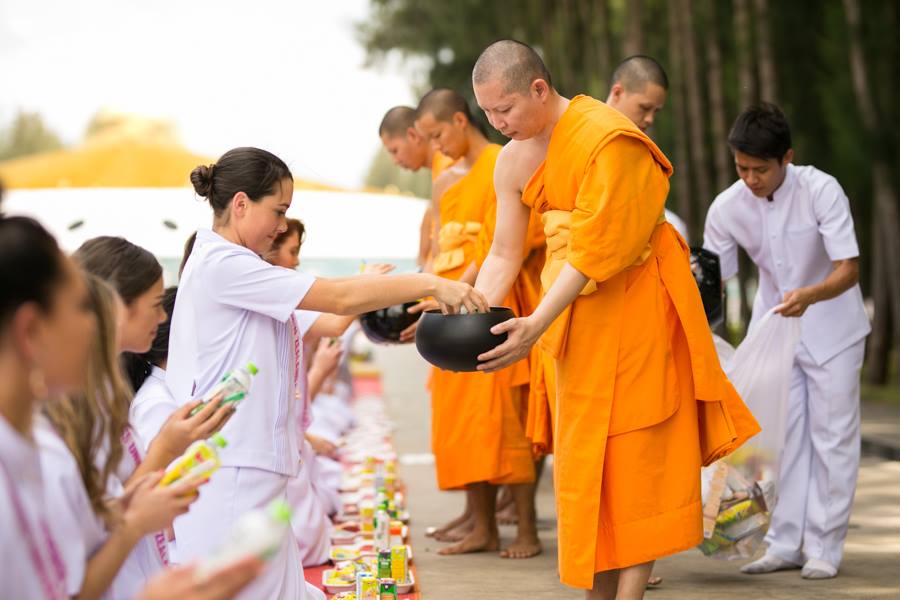 ฮือฮา! 20 สาว มิสยูนิเวิร์ส นิวซีแลนด์ เก็บตัวเมืองไทย ไปนั่งสมาธิ-ทำบุญ “วัดธรรมกาย”