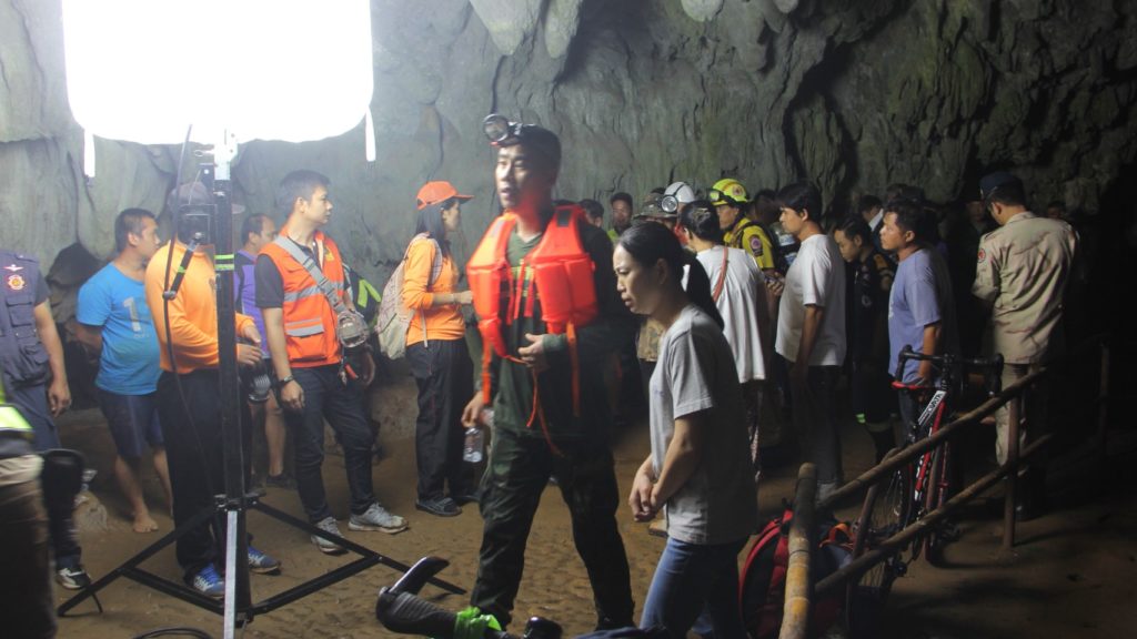 ระดมกู้ภัยเร่งช่วยเหลือนักฟุตบอล 12 ชีวิต ติดในถ้ำหลวง