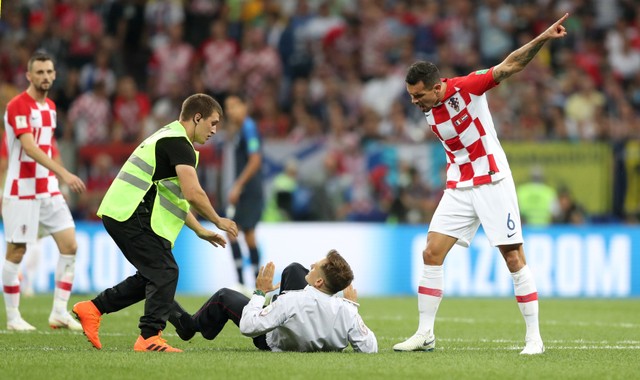 World Cup - Final - France v Croatia ศาลมอสโก สั่งจำคุกแก๊งวิ่งป่วน บอลโลก รอบชิง 15 วัน แบนห้ามเข้าสนามกีฬา 3 ปี