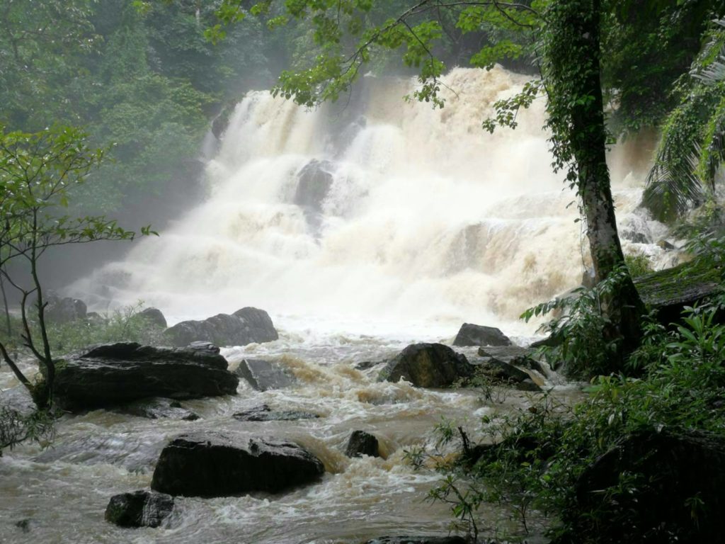 ประกาศ! ห้ามเที่ยว “น้ำตก 6 อำเภอตรัง” หลังฝนกระหน่ำกระแสน้ำไหลแรง