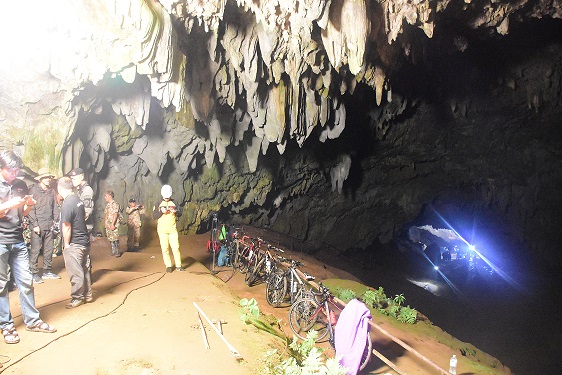 ข่าวดี! เจ้าหน้าที่ พบ 13 ชีวิตติดใน “ถ้ำหลวง” แล้ว