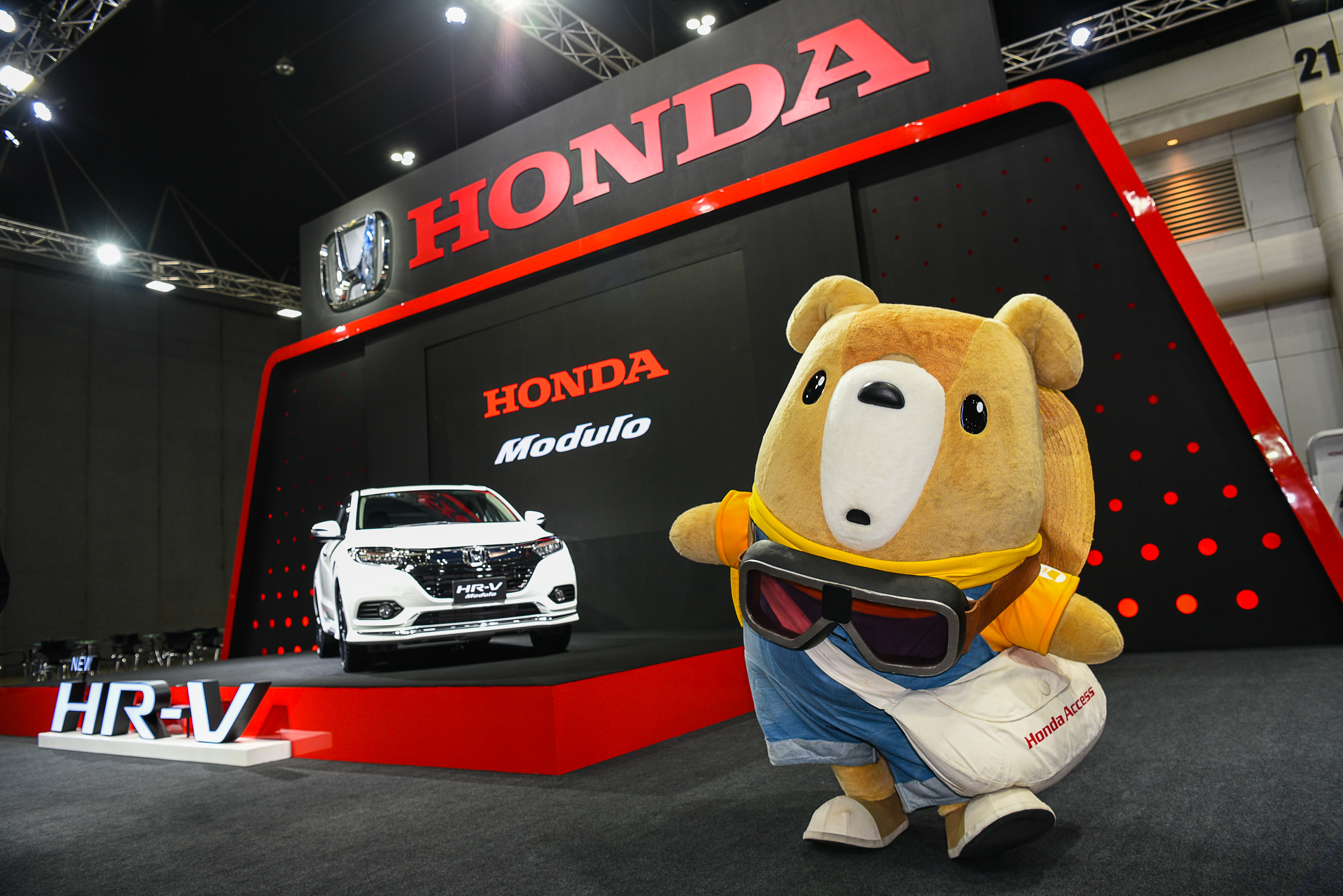 ช้อปเต็มเหนี่ยว ชุดแต่ง “โมดูโล” ของแท้ที่ Auto Salon 2018