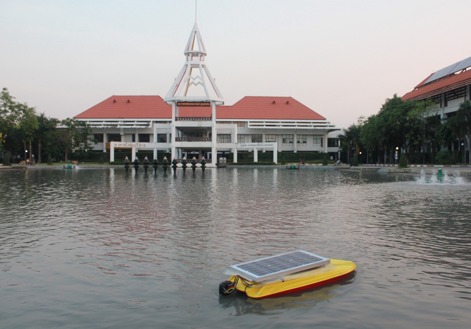 คณะวิทยาศาสตร์ฯ มธ. เปิดตัว“เรือสำรวจขนาดพกพา” ใช้สำรวจพื้นที่น้ำท่วม
