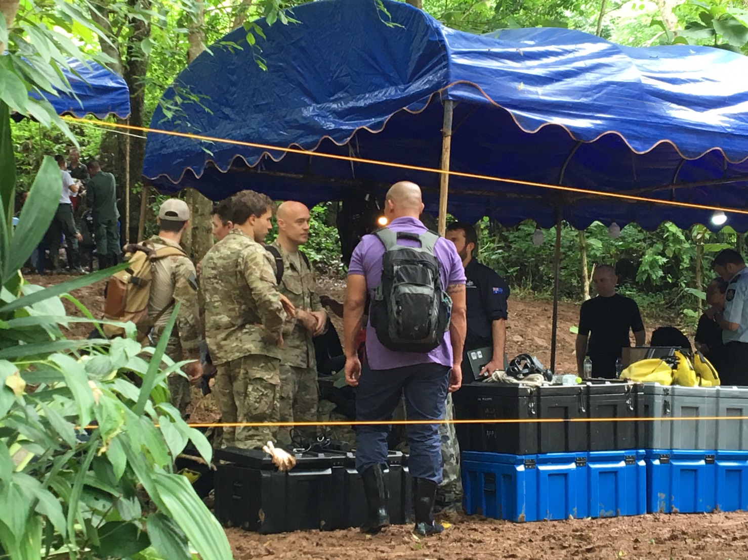 6 ชุดปฏิบัติการพิเศษ “ดำน้ำ-กู้ชีพออสซี่” ถึงถ้ำหลวง พร้อมเข้าช่วย “13 หมูป่า” วันนี้