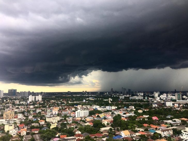 เตรียมรับมือ! อุตุฯเตือน 30-31ก.ค. ฝนตกหนักทุกภาค ระวังน้ำท่วมฉับพลัน ดินโคลนถล่ม