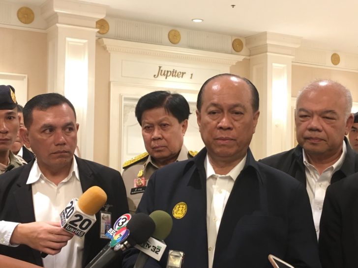 “บิ๊กป๊อก” ปัดตอบจะเริ่มนำ 9 ชีวิตทีมหมูป่าออกถ้ำเมื่อไหร่ บอกให้สิทธิทีมปฏิบัติงานเป็นคนตัดสินใจ