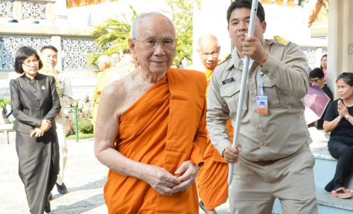 สมเด็จพระสังฆราช ประทานพร ช่วย 13 ชีวิตติดถ้ำหลวงให้สำเร็จ