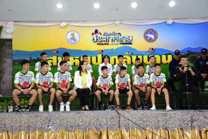 ส่งทีมหมูป่ากลับบ้าน! เปิดใจ 13 หมูป่าฉบับเต็ม ในรายการเดินหน้าประเทศไทย