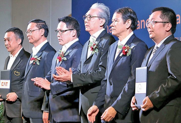 ‘สมคิด-อุตตม’ พาทัวร์ 2 จว.อีอีซี ‘จีน’ สนใจรถไฟเชื่อม 3 สนามบิน