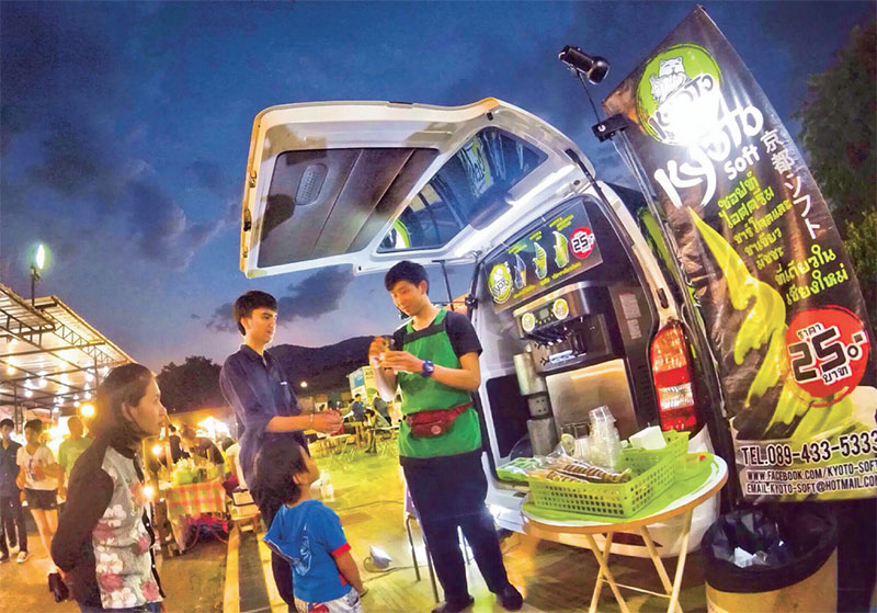 ส่อง “ฟู้ดทรัก” ริมถนนเชียงใหม่ ไอศกรีมเงินล้าน-ผัดไทยเงินแสน-