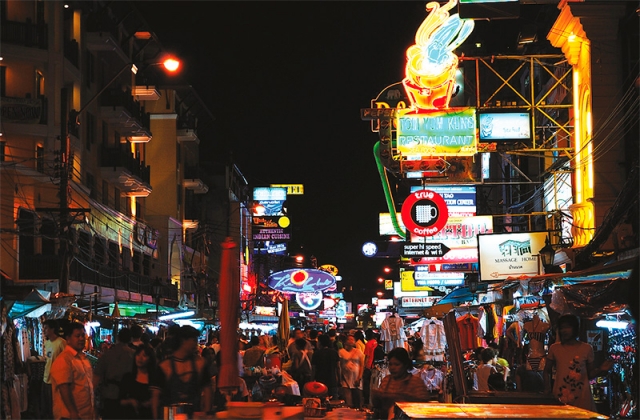 กทม.อนุโลมผู้ค้าถนนข้าวสาร ขายของบนทางเท้าได้ 7 วัน 6 โมง-เที่ยงคืนเท่านั้น
