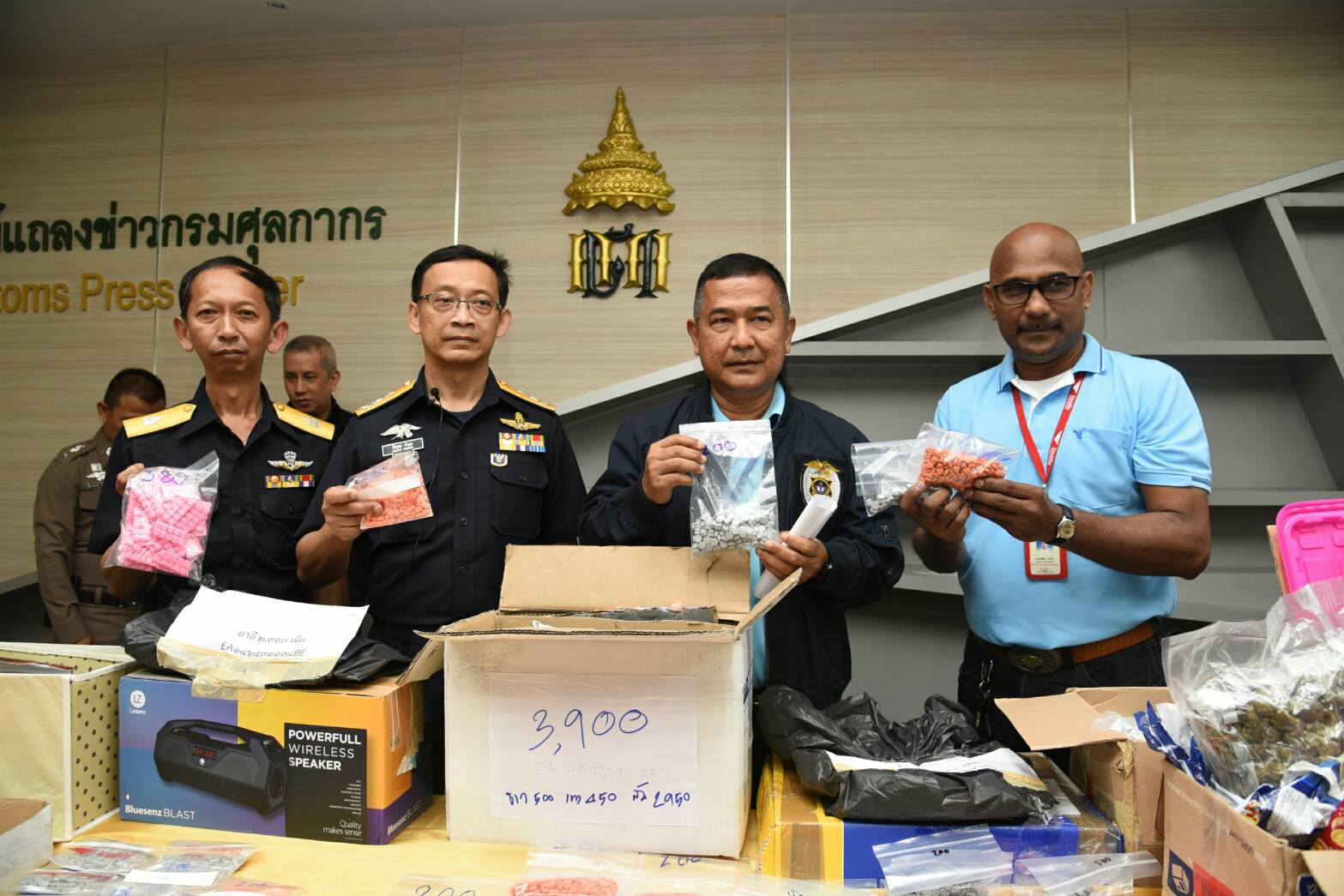 กรมศุลฯ จับ-ยึดพัสดุไปรษณีย์ระหว่างประเทศหลังพบยาเสพติดเพียบ ราว 23 ล.บาท