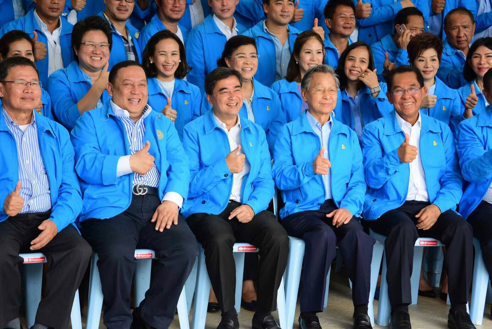 วันเกิด 54 ปี “มาร์ค” คึกคัก ตัวแทนสุเทพร่วมอวยพร เจ้าตัวหวังเลือกตั้งตามโรดแมป