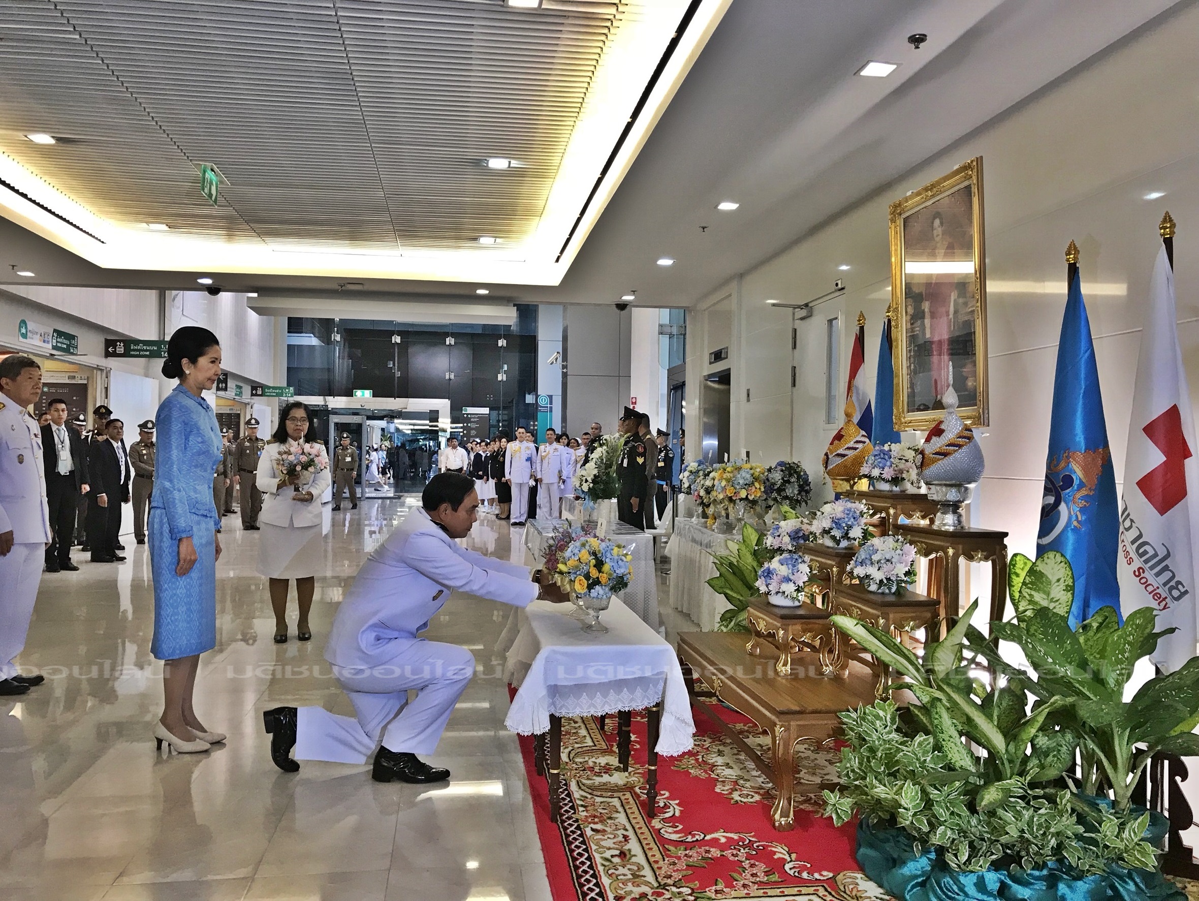 นายกฯ นำ ครม. ร่วมลงนามถวายพระพร “พระราชินี ในรัชกาลที่ 9”