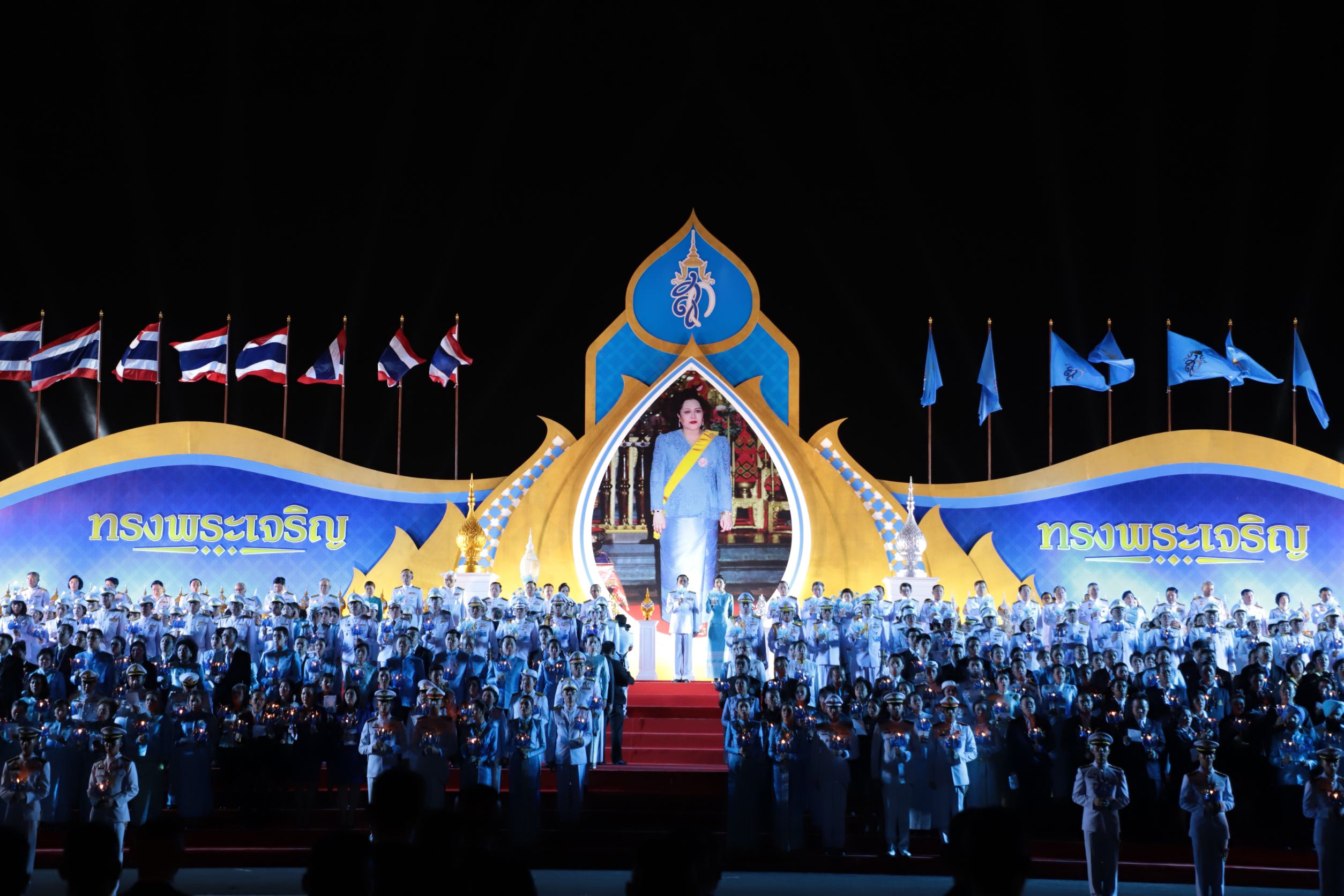 นายกฯนำจุดเทียนถวายพระพรชัยมงคล สมเด็จพระราชินีในรัชกาลที่9