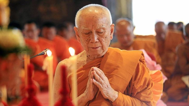 สมเด็จพระสังฆราชทรงถวายพระพรแด่ สมเด็จพระนางเจ้าฯ พระบรมราชินีนาถ ในรัชกาลที่ 9
