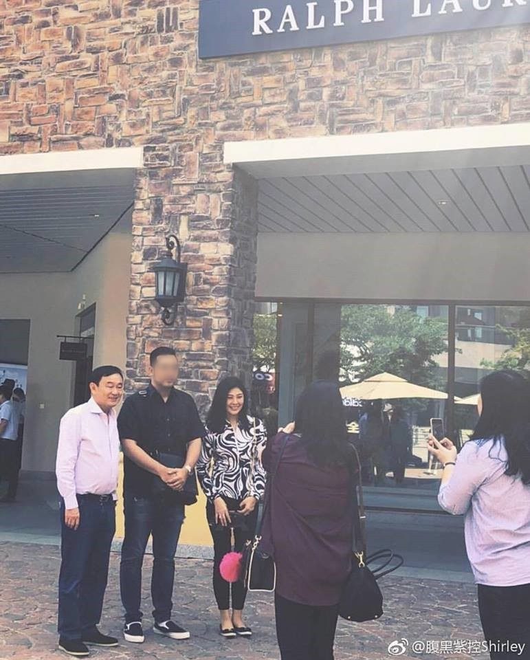 “ทักษิณ-ยิ่งลักษณ์” โผล่เมืองจีน! แชะรูปแฟนคลับที่กรุงปักกิ่ง