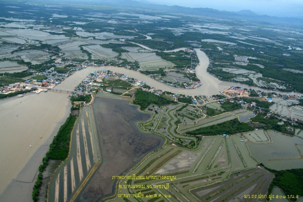 เปิดภาพมุมสูงเพชรบุรี ติดตามสถานการณ์มวลน้ำไหลเข้าเขื่อนแก่งกระจานต่อเนื่อง