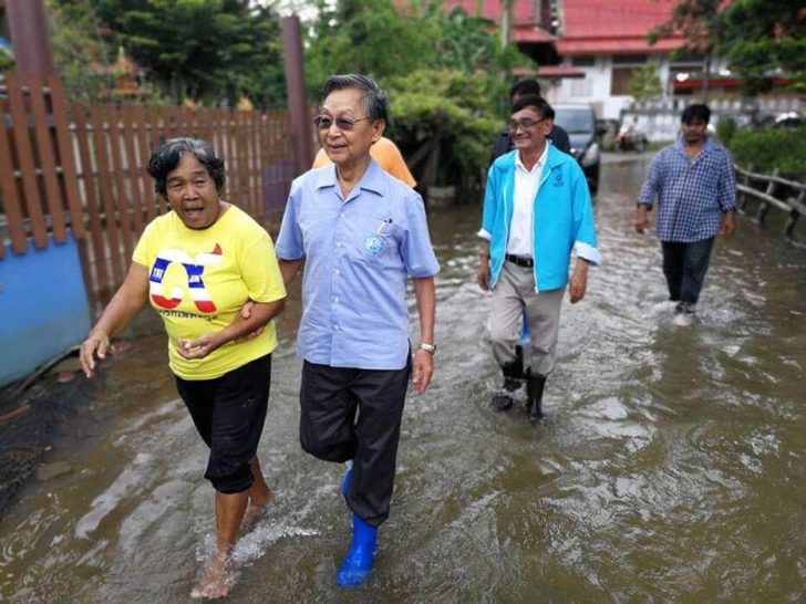 “ชวน” เยี่ยมชาวเมืองเพชรจมน้ำ หนุนสร้าง “สร้างฟลัดเวย์” เชื่อแก้ปัญหาได้เด็ดขาด