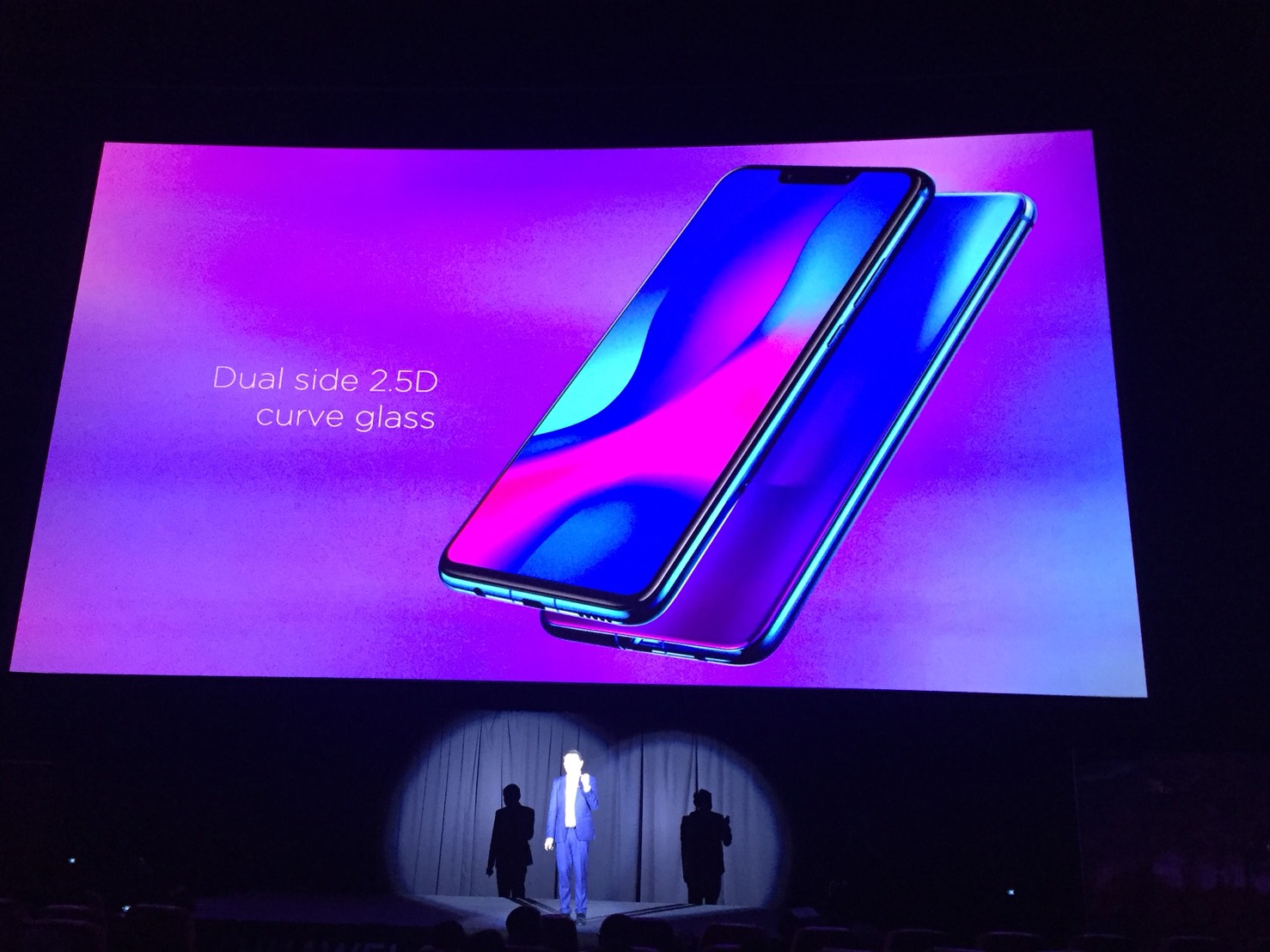 หัวเว่ย เปิดตัว Huawei nova 3 และ 3i  ดึง“เบลล่า” เป็นพรีเซ็นเตอร์