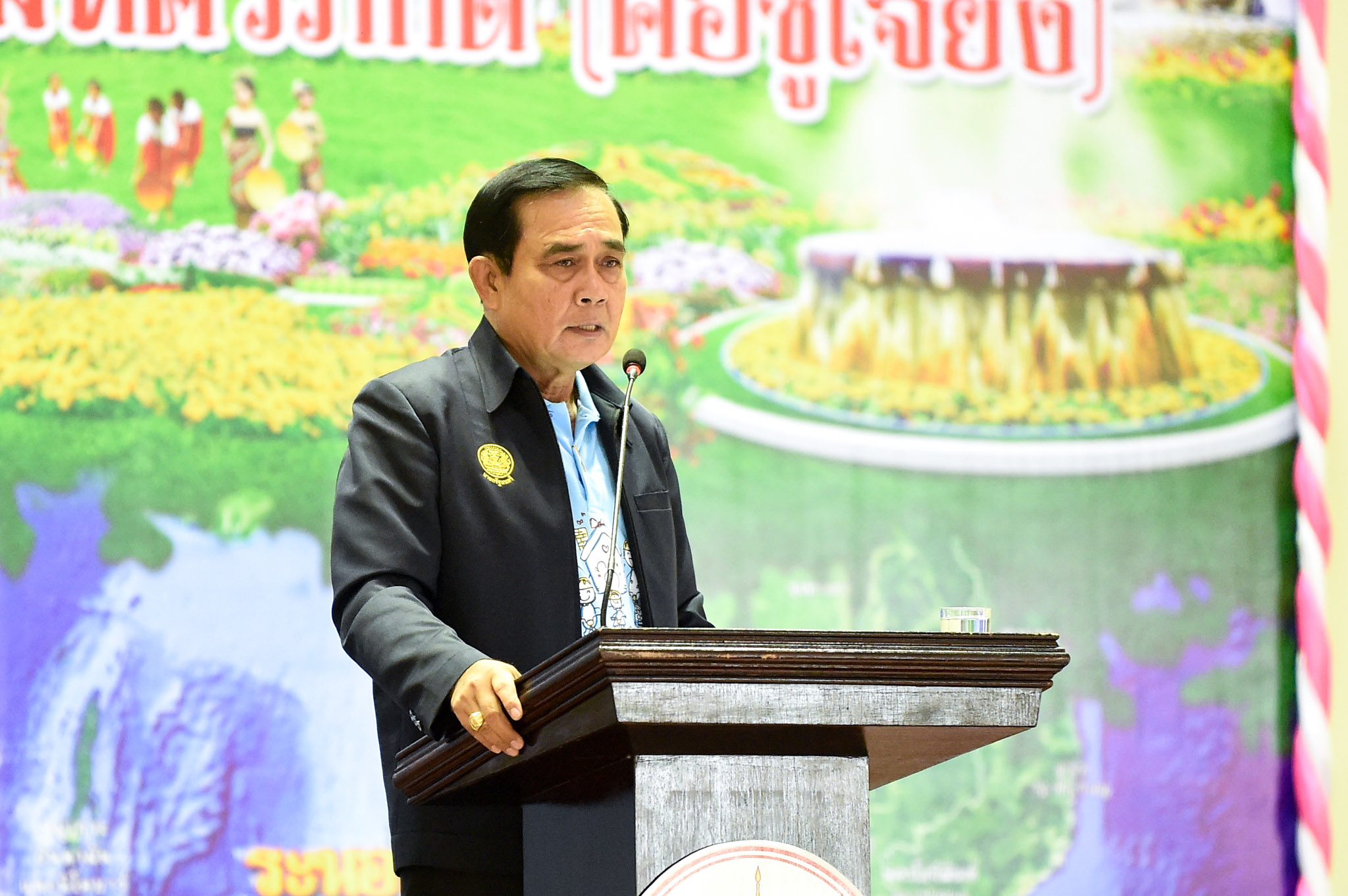 “บิ๊กตู่” ปราศรัยชี้ที่ผ่านมาประเทศเป็น “อีสุกอีใส” พัฒนาเป็นจุดๆ เตือนอย่าหลงเชื่อนักการเมืองสัญญาจะให้