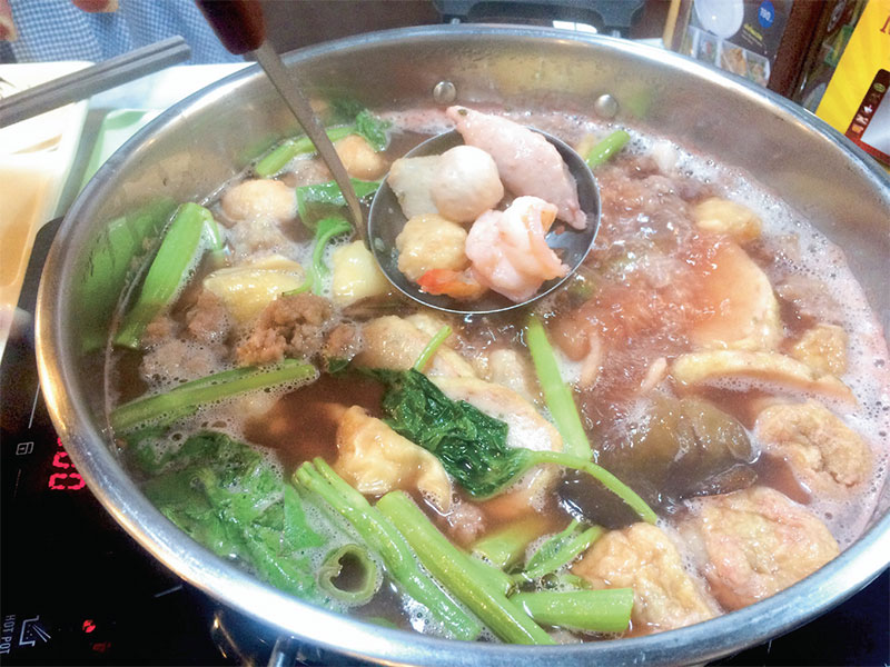 เย็นตาโฟเครื่องทรง โดย อ.มัลลิการ์ 20 ปี อร่อยไม่เคยเปลี่ยน
