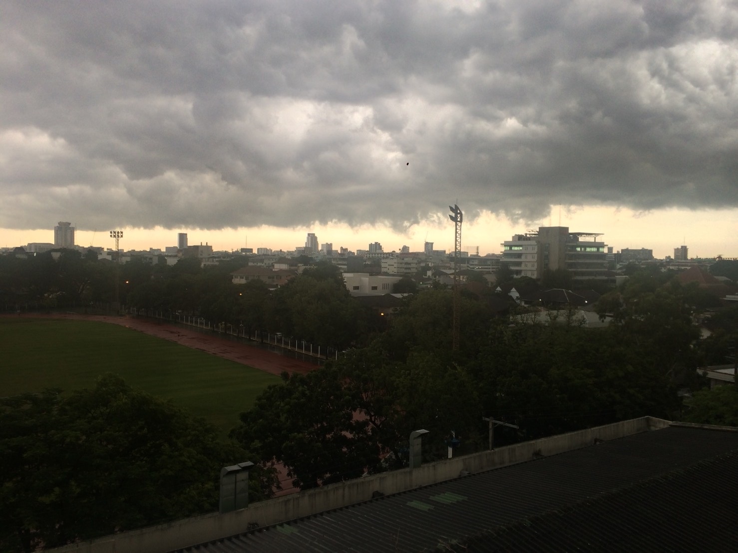 กรมอุตุฯเตือน”35จว.”ฝนตกหนัก! “กทม.”ฉ่ำฝนร้อยละ70ของพื้นที่
