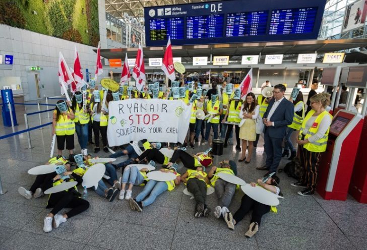 GERMANY-AIR-TRANSPORT-STRIKE-RYANAIR “ไรอันแอร์” ป่วน นักบิน-ลูกเรือเยอรมันสไตรค์ ยกเลิก150เที่ยวบิน จ่อโดนประท้วงใหญ่อีก5ประเทศ