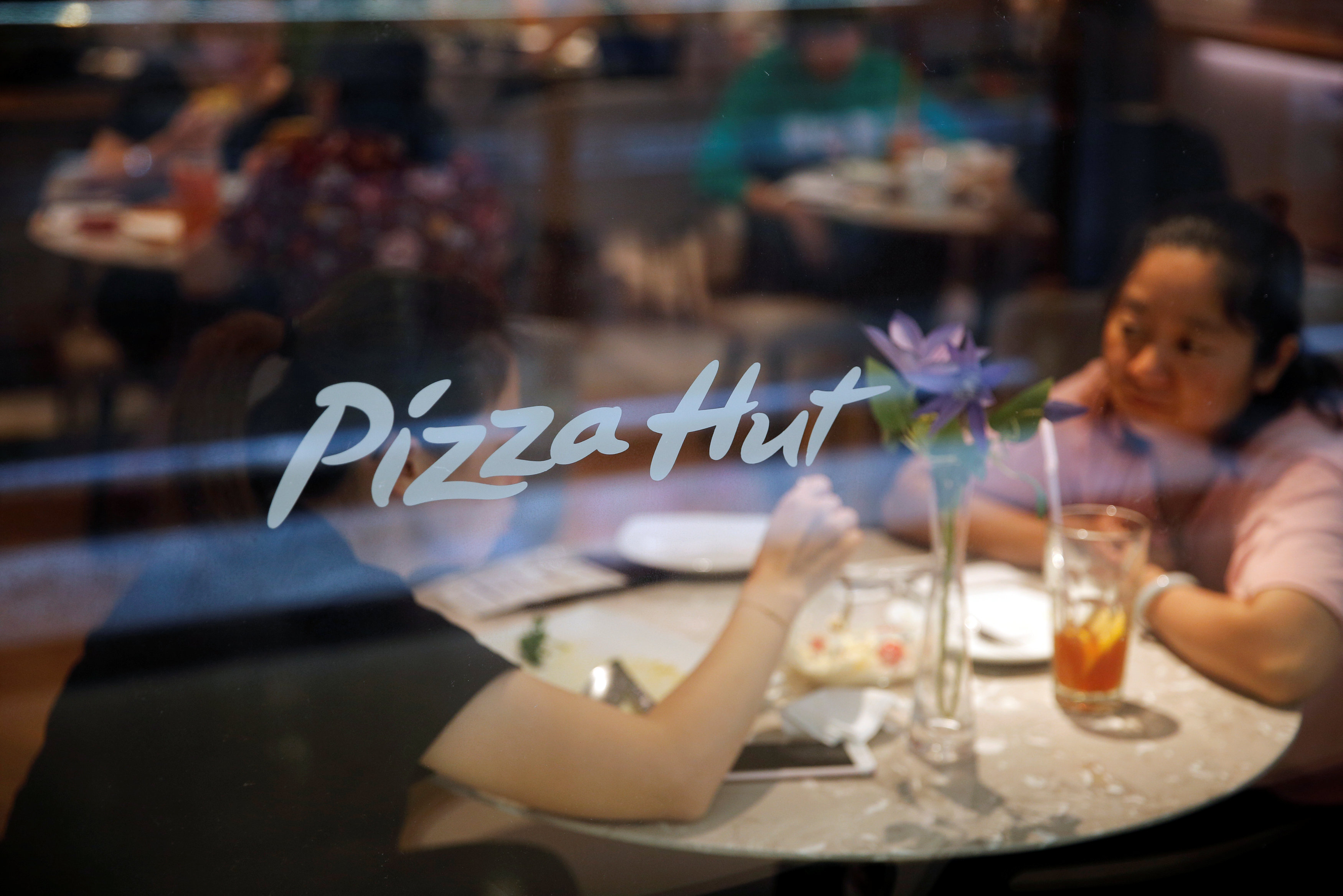 พลิกโฉมร้านกู้ยอดขาย! “ยัม ไชน่า” เมกโอเวอร์ “พิซซ่า ฮัท” สู่ไฮเอนด์
