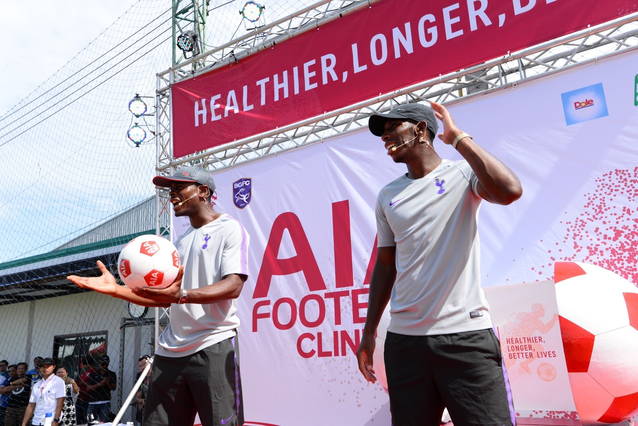 AIA ร่วมกับสโมสรท็อตแน่ม ฮ็อตสเปอร์-บีจีเอฟซี ปลูกฝังทักษะเด็กไทยกว่า 1,200 คน ในโครงการ “เอไอเอ ฟุตบอล คลินิก 2018”