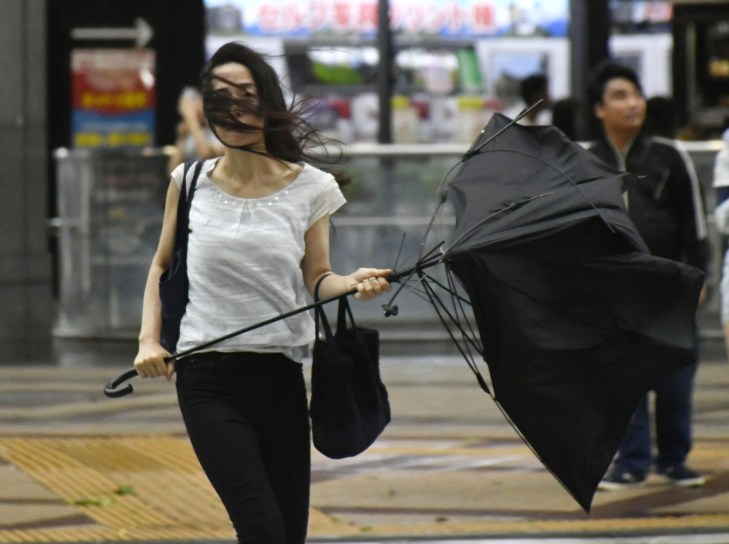 (ชุดภาพ) ความเสียหายจากพายุไต้ฝุ่น ‘เชบี’ ซัดกระหน่ำญี่ปุ่น