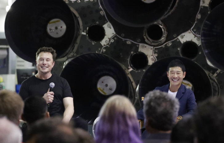SpaceX Moon