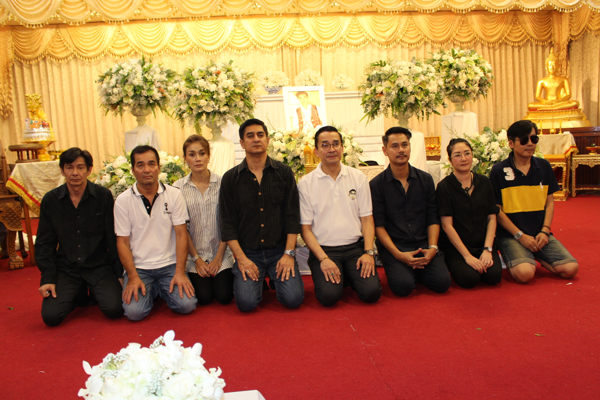 “นีโน่-เพื่อน” ทำพิธีนำร่าง “โอ วรุฒ” บรรจุโลงศพ คนวงการบันเทิงร่วมอาลัย