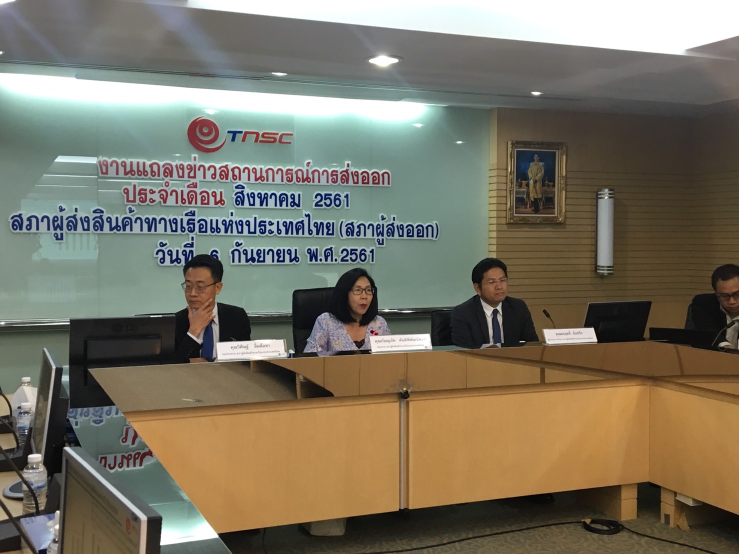 ไม่หวั่นสงครามการค้าทุบส่งออกสหรัฐฯหด สรท.ปรับเป้าส่งออกปี’61โต 9% จากเดิม 8%