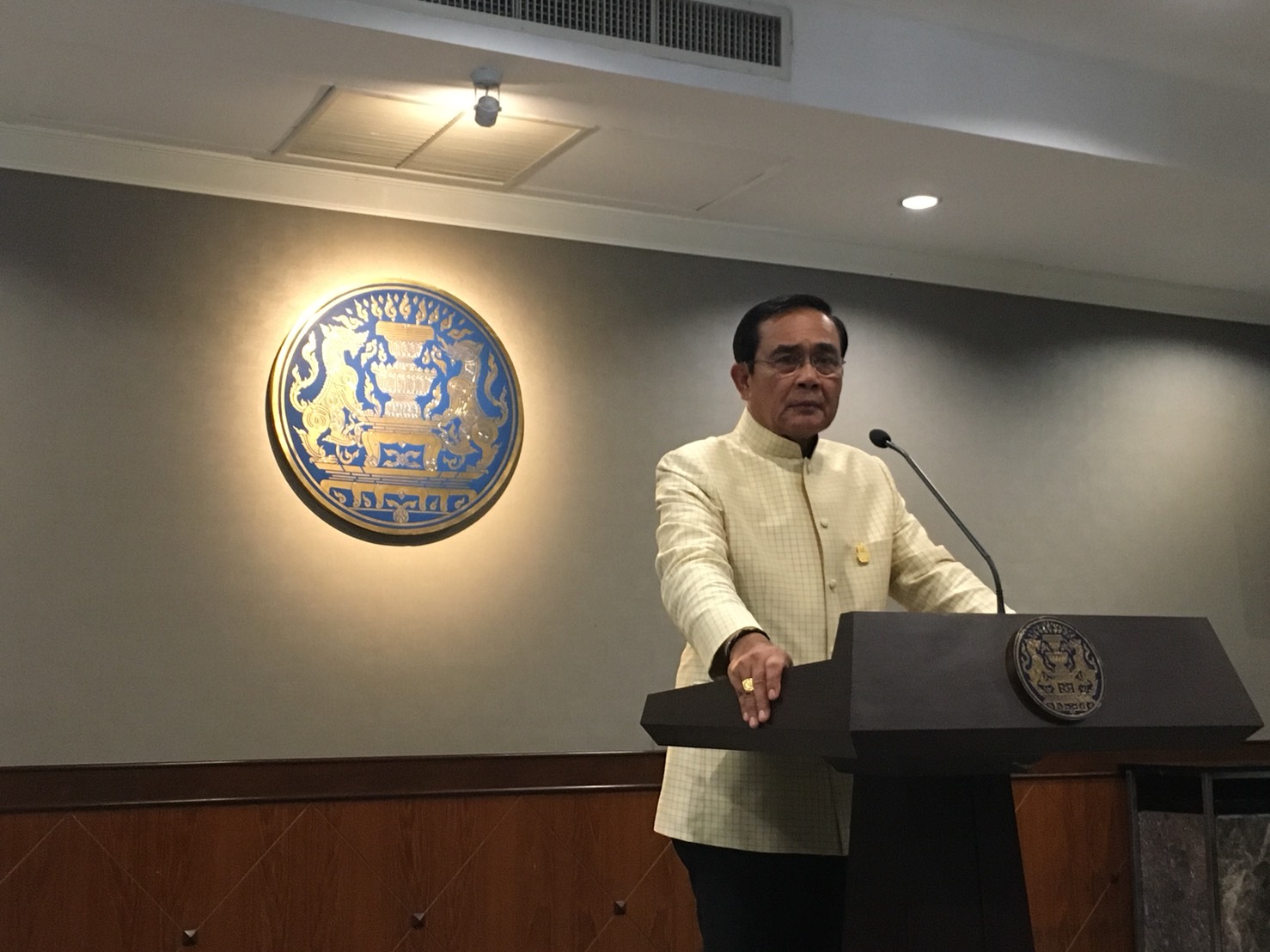 “ประยุทธ์” สวนกลับ “จตุพร” ถอดหัวโขนเองบ้าง-อยู่เฉยๆ เตรียมสู้คดีไป