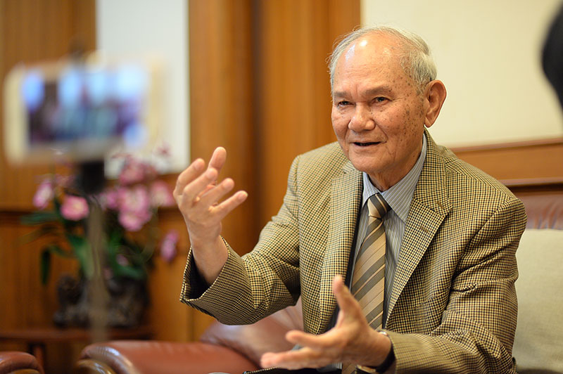 “มีชัย” ล้างมือในอ่างรัฐธรรมนูญ “ใครฉีก-รื้อ หวังมีประธานาธิบดีเป็นประมุข”