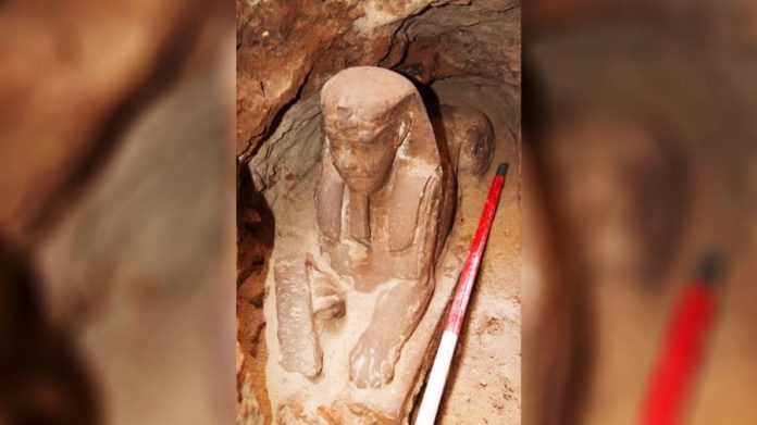 นักโบราณคดี ขุดพบสฟิงซ์หินทราย อายุ 2,000 ปี ในวัดโบราณอียิปต์
