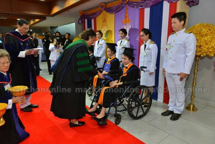 ปลื้มปีติ พระเทพฯ พระราชทานปริญญาบัตรถึงมือบัณฑิตพิเศษ ม.มหิดล