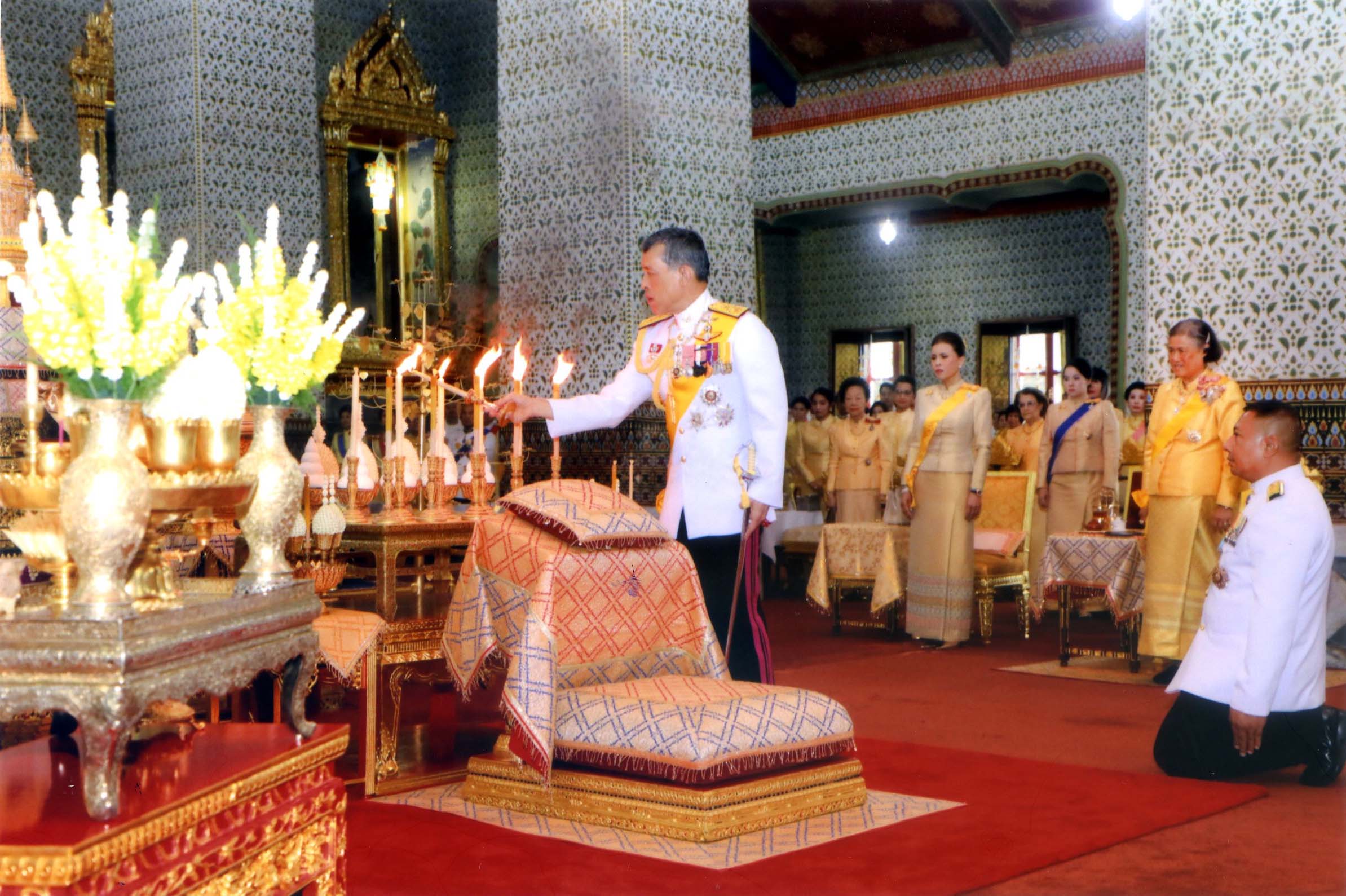 สมเด็จพระเจ้าอยู่หัว ทรงบำเพ็ญพระราชกุศล เนื่องในวันคล้ายวันสวรรคต รัชกาลที่ 9