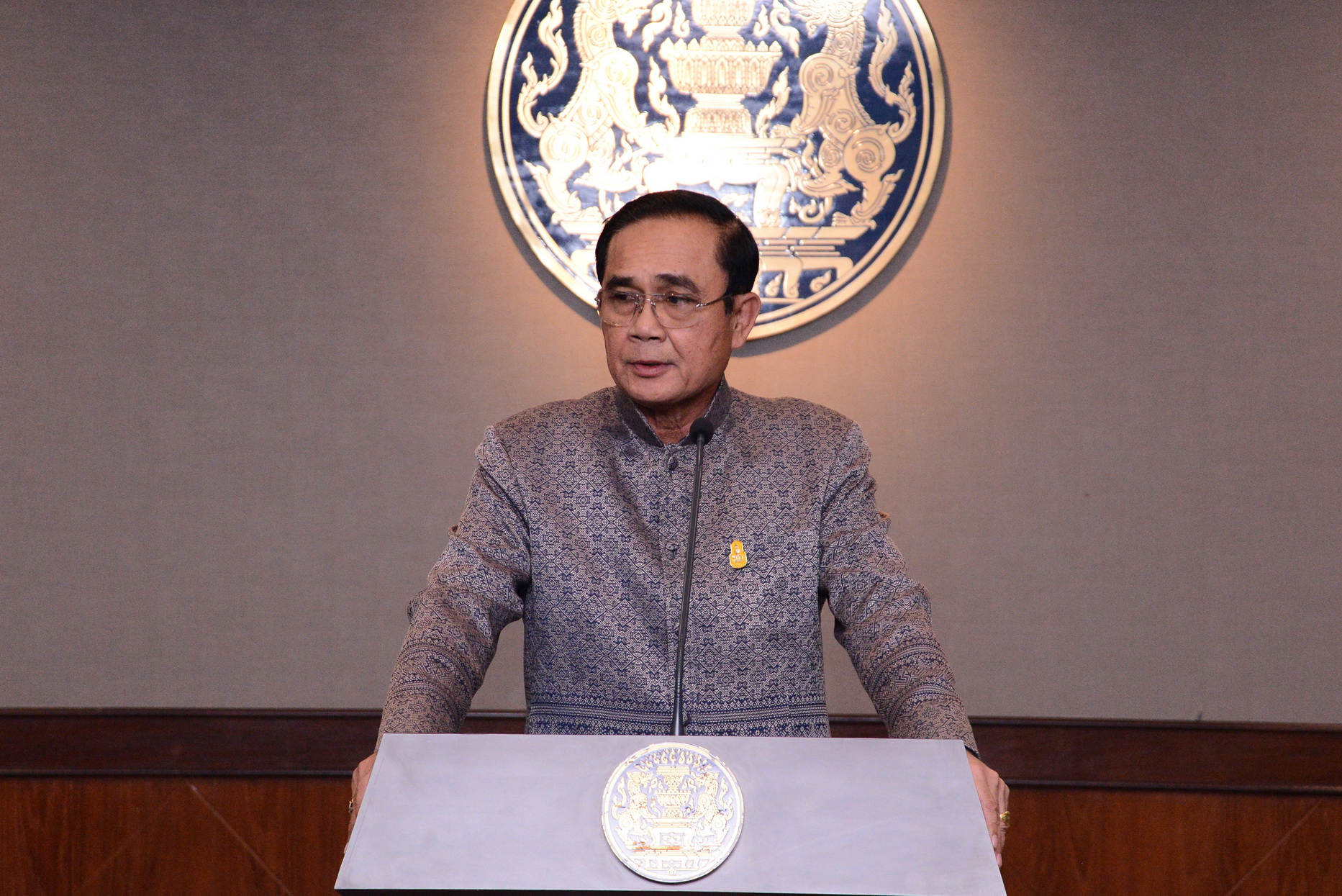 “บิ๊กตู่” ระบุ “4 รมว.” เล่นการเมืองเป็น “เรื่องส่วนตัว”