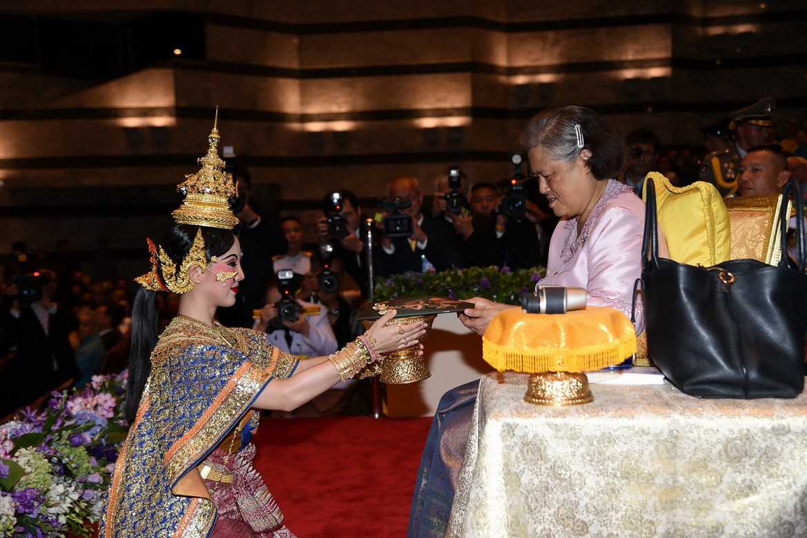 สมเด็จพระเทพฯ ทอดพระเนตรโขน “พิเภกสวามิภักดิ์” ทรงตรัสชม “ฉากสวยงาม การแสดงสนุก ดนตรีไพเราะ”